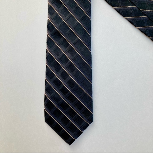 Michael Kors Black Striped Classic Men’s Silk Tie - Picture 3 of 5
